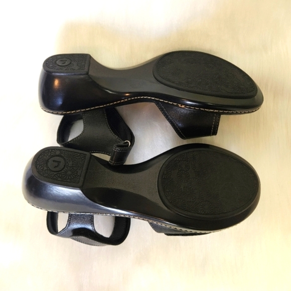 Rockport Classic Black Leather Upper Medium Heel Sandals - Picture 4 of 6